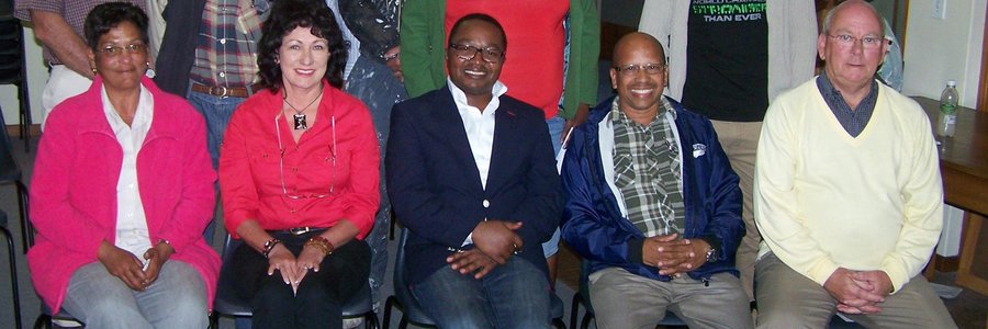 Die DA Gansbaai-tak se nuutverkose Bestuur, met agter vlnr Kris Jooste, Alec Kitley, Marius de Wit, Ryan Murtz, Linda Ndevu en Maynhard van Niekerk. Voor vlnr is rdl Moira Opperman, Riana de Coning, Musizole Mnqasela (Provincial MP), Cll Rudolph Smith (Deputy Mayor of the Overstrand) en rdl Dudley Coetzee.